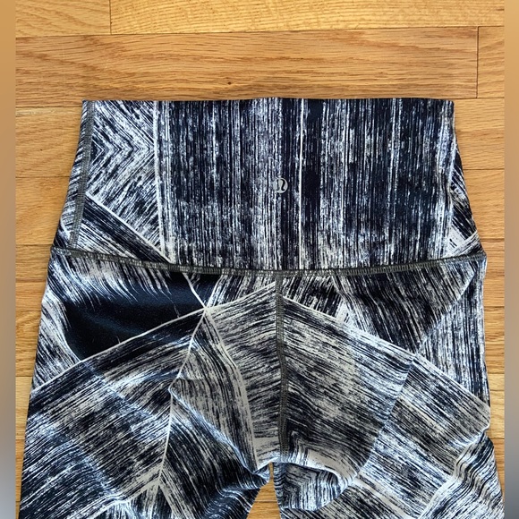 Lululemon legging - Picture 2 of 3